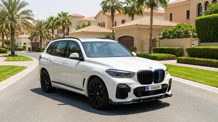 2020 BMW X7-Right Front Diagonal (45- Degree) View
