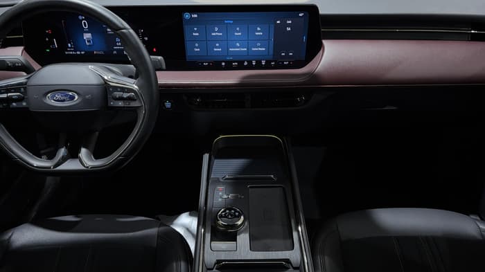 2023 FORD TAURUS-Center Console