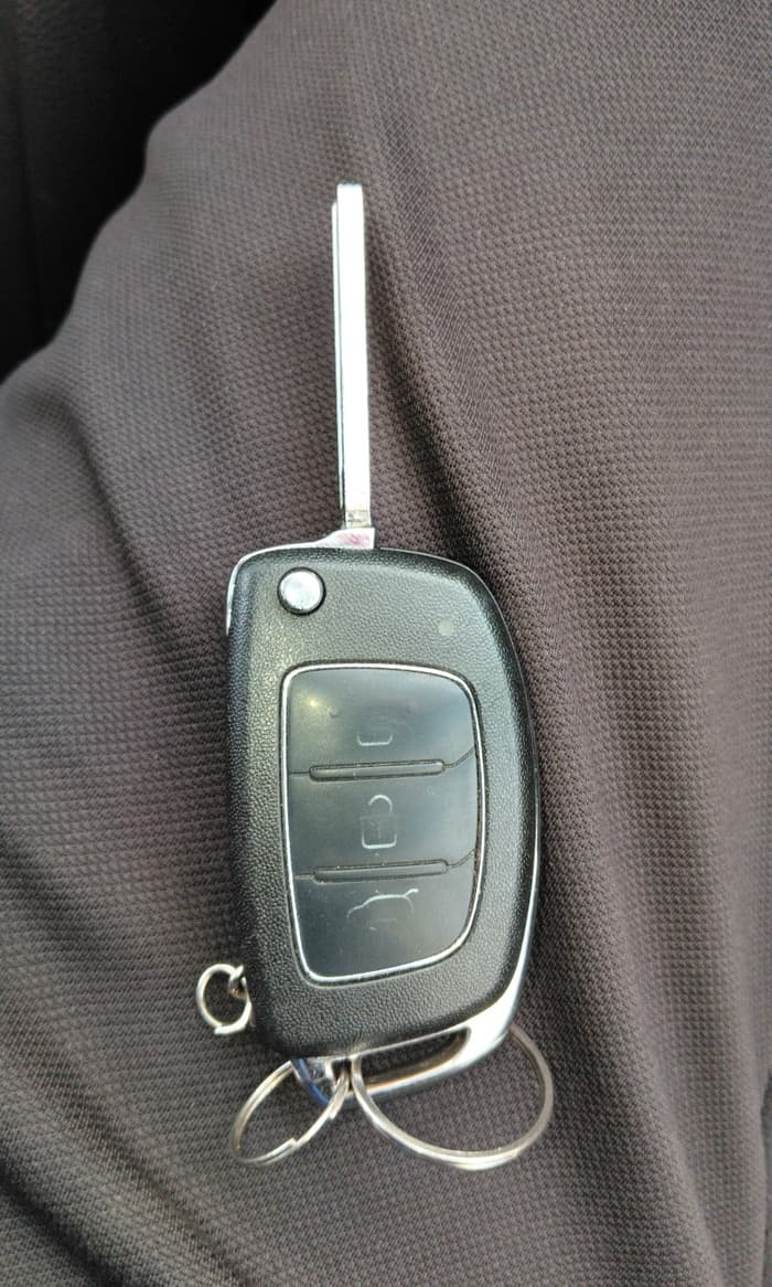 2014 HYUNDAI SANTA FE-Exterior_Dealer_Images_FrontLeftRightBack/IMG_20260907_110828.jpg.jpg