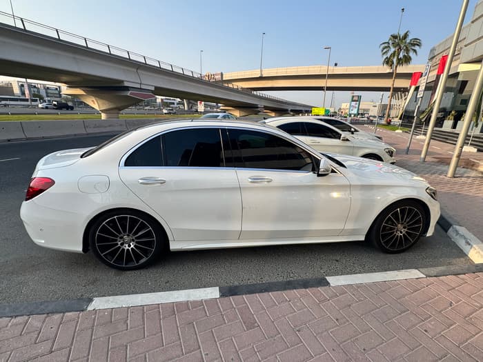 2015 MERCEDES BENZ C 200-exteriorimage/exteriorImage_1789889081_4a4541c6-b448-40cc-9319-4f9d34f3a7a1.jpeg