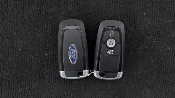 2023 FORD TAURUS-Key Close-up