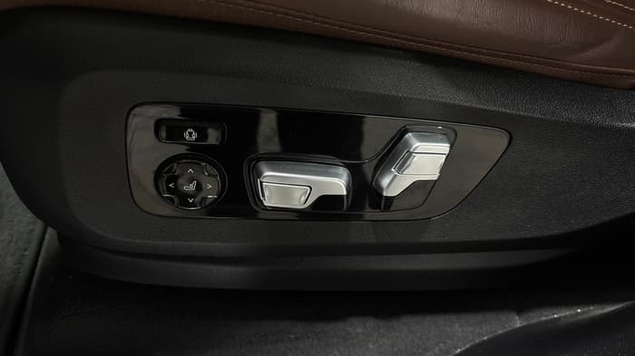 2020 BMW X7-Driver Side Adjustment Panel