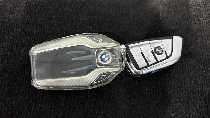 2020 BMW X7-Key Close-up
